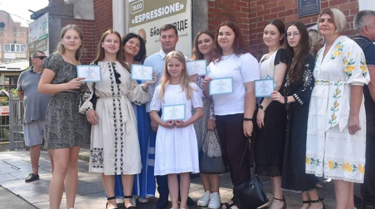 12 учнів із Сарненської громади відзначили серед кращих на Рівненщині