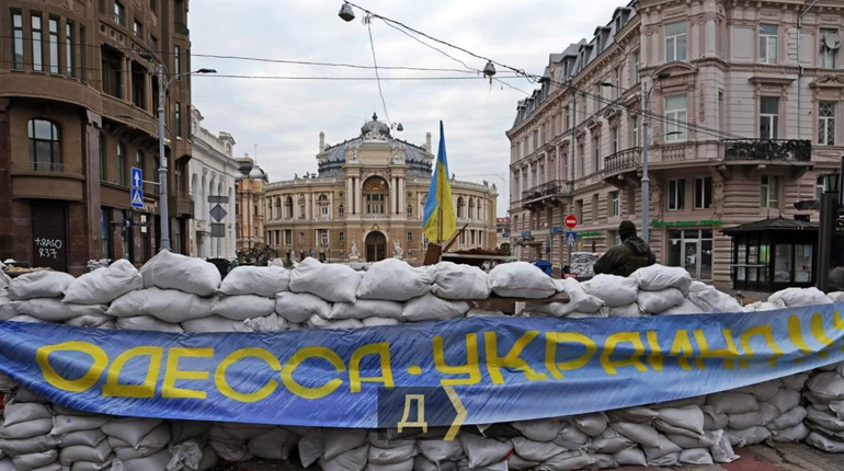 Вночі рашисти нанесли ракетний удар по Одесі. До цього випустили три ракети 3 квітня. Відео