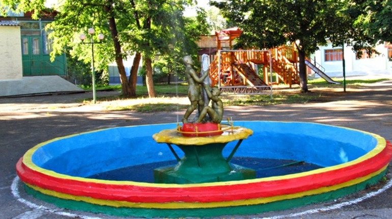 На Луганщині окупанти відкриють 70 літніх таборів для дітей. Хочуть "перевиховати" 5 тис школярів