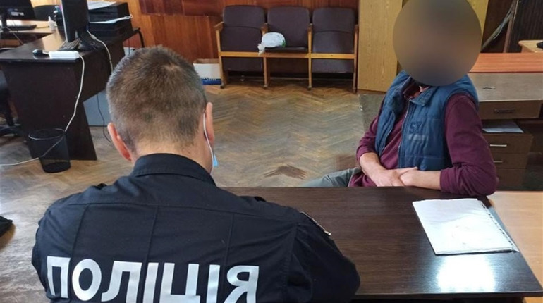 Чоловіка, якого підозрюють у зґвалтування неповнолітньої, триматимуть під вартою