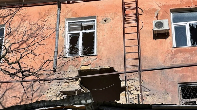 Ворог обстріляв 33 населені пункти Херсонщини: 6 поранених, пошкоджені 23 об'єкти