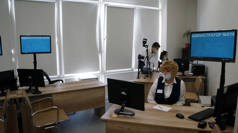 Новые стандарты админуслуг - 10 минут на одного клиента