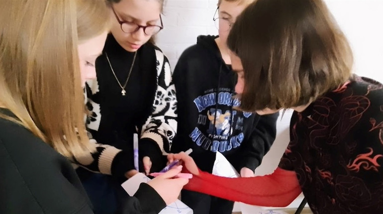 Поблизу Києва проводять зустрічі для підлітків-переселенців: як долучитися