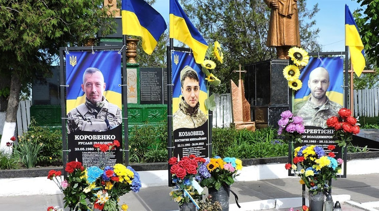 Вшанували пам’ять про Героя-земляка: в Кадомці відкрили банер на честь воїна Руслана Коробенка