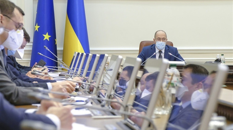 Кабмін планує підвищити пенсії. Кому і на скільки
