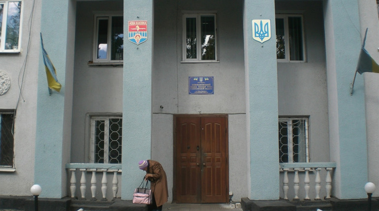 Новокаховчани неохоче здають зброю