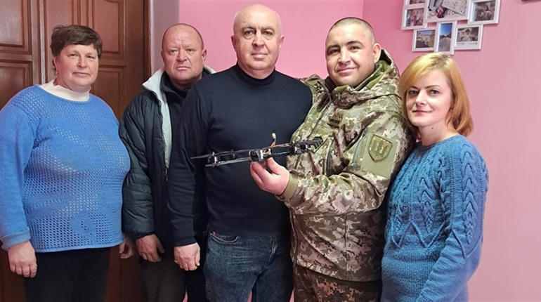 Дрон для односельця: мешканці Григорівки продовжують допомагати ЗСУ