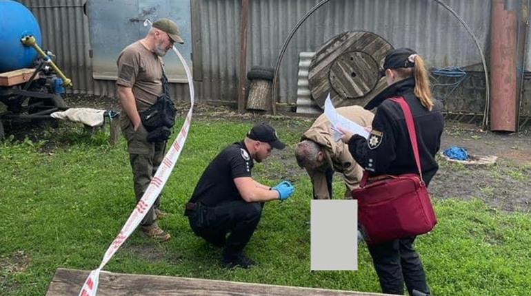 На Сумщині жінка народила двійню та покинула помирати в сараї. Справу розслідують (відео)