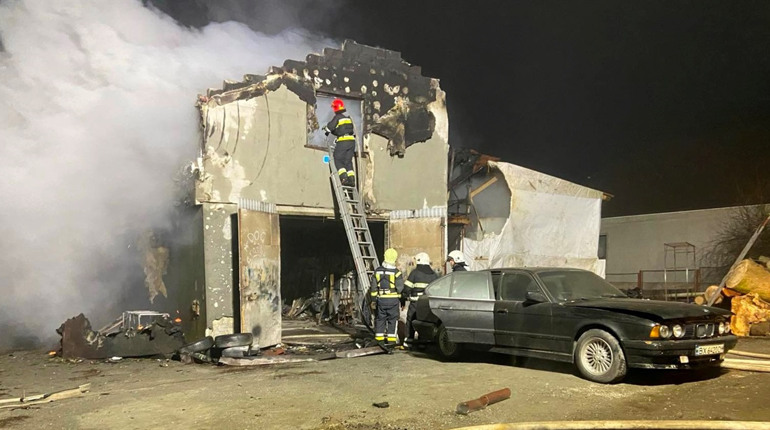 У Городку горів будинок. Пожежа спалахнула о пів на четверту ночі