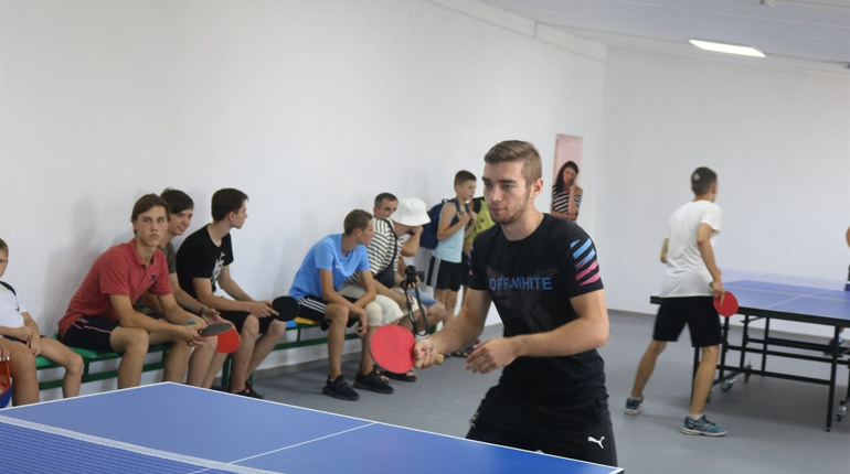 У Сватовому до Дня тренера відкрили нову залу для занять настільним тенісом і провели перший турнір