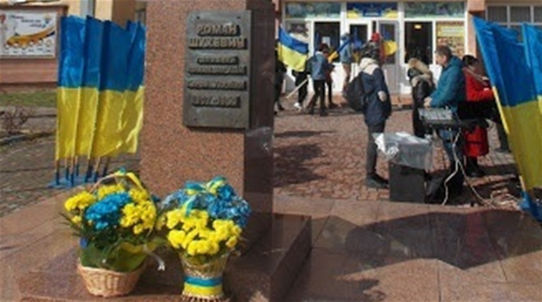 Начальниця управління культури прокоментувала закупівлю квітів: "Ми гроші не відмиваємо"