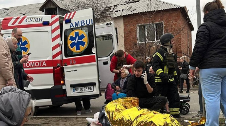 Ракетний удар по Сумах: десятки поранених, серед них діти (фото)