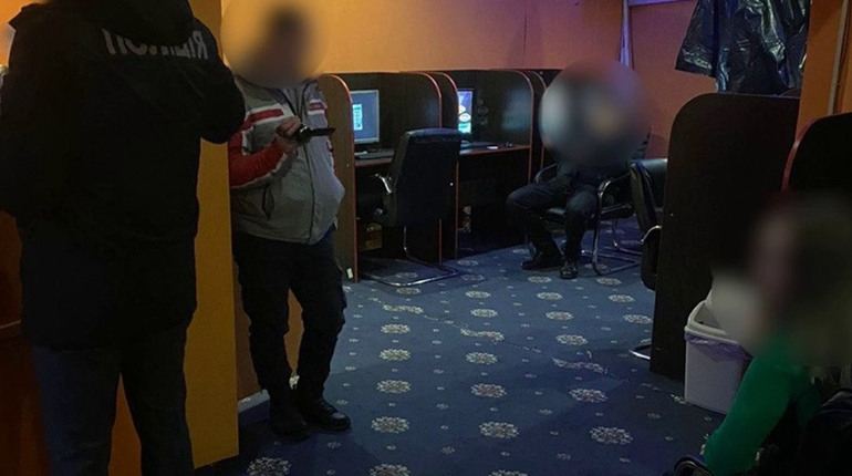 В Умані та на Уманщині правоохоронці викрили діяльність підпільних гральних закладів