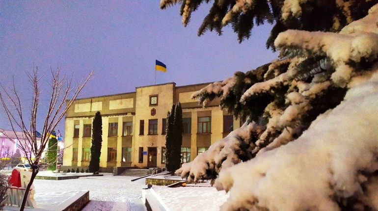 9 березня скликається позачергова сесія: виділення коштів на реконструкцію спорткомплексу