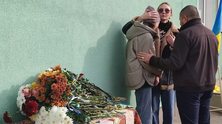 В Ізмаїлі вшанували пам'ять захисника Олексія Гайсюка: відкрито меморіальну дошку з його ім’ям