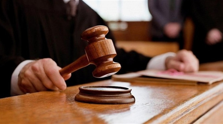 У Нетішині чоловік вкрав гроші та оформив онлайн-кредити на матір знайомого — як його покарали