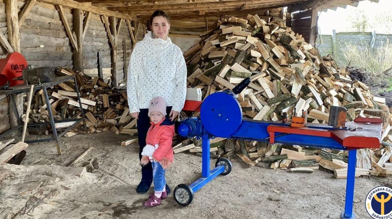 Виробництво паливних пелет: жителька Чернігівщини отримала мікрогрант на розвиток власного бізнесу