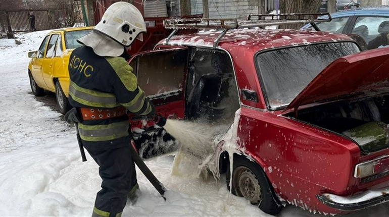 У Фастові загорілася легкова автівка