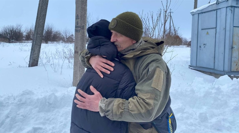Доньці загиблого глухівчанина Віталія Курятника вручили пам'ятний оберіг «Батьківське серце»