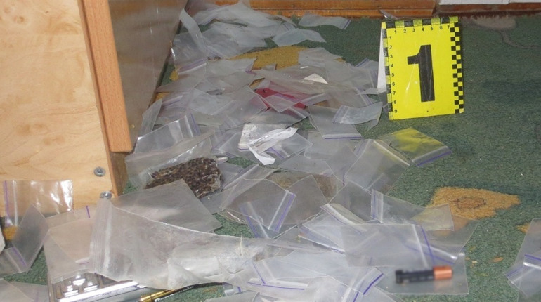 Житель Ошихлібів незаконно зберігав і збував наркотики та психотропи