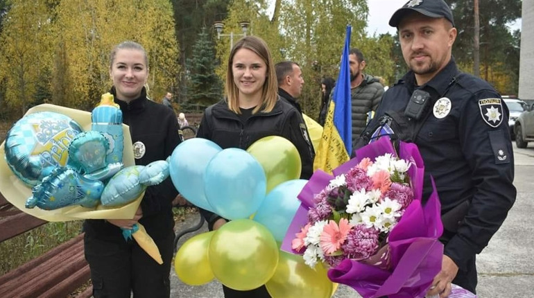 У Нетішині біля пологового вітали дружину Героя: до народження синочка захисник не дожив два місяці