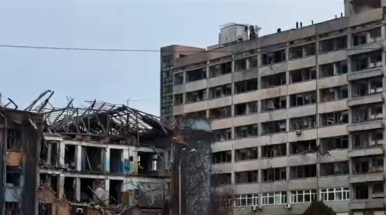 “Місто порожнє, магазини заколочені”: окупант зняв відео про Нову Каховку