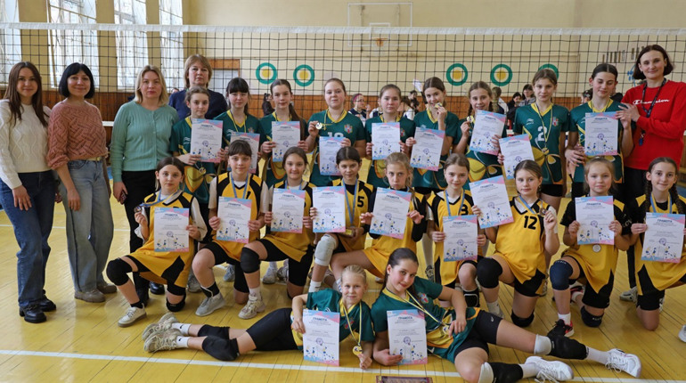 Команда жмеринчан здобула перемогу у відкритій першості з волейболу серед дівчат