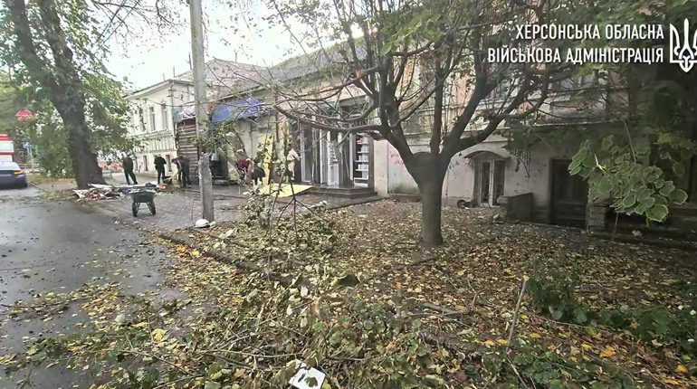 Протягом 4 листопада росіяни 100 разів атакували Херсонщину, 2 людини загинули