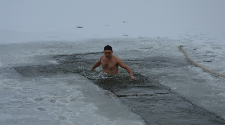 Де у Сватовому на Водохреща освятити воду та пірнути у ополонку