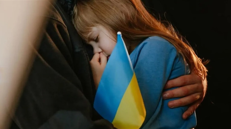 ​​​​​​​Як підтримати дітей під час постійних обстрілів: поради для батьків
