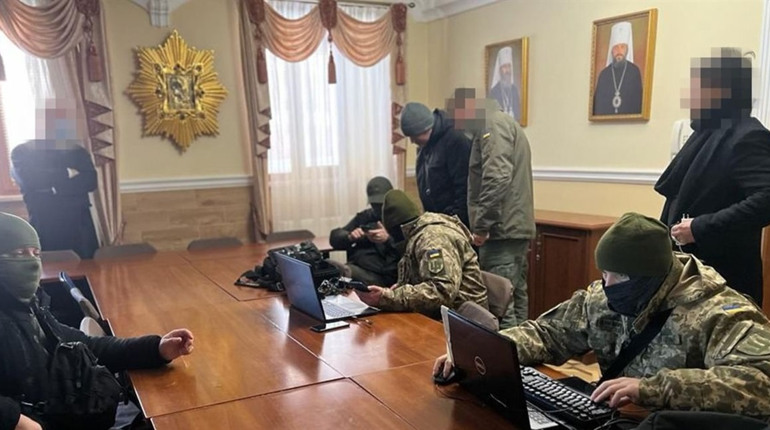 СБУ викрила понад 60 кліриків УПЦ (МП), які працювали на рф, продавали зброю і дитячу порнографію