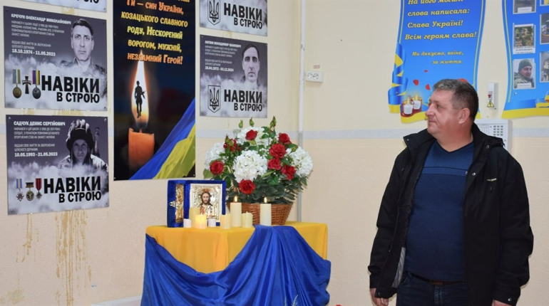 У Біляївському ліцеї №2 відкрили меморіальну дошку ще одному випускнику-Герою — Олександру Кречуну