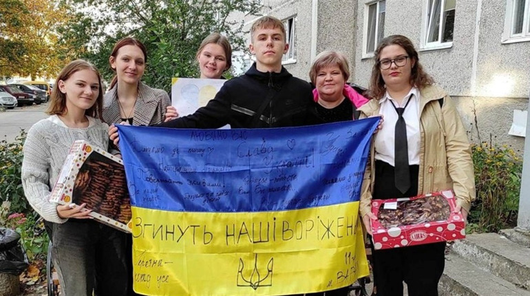 У Вараській громаді освітяни та учні продовжують волонтерити