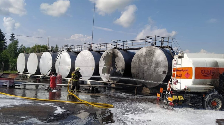 У Сарнах горів бензовоз: що відомо про пожежу