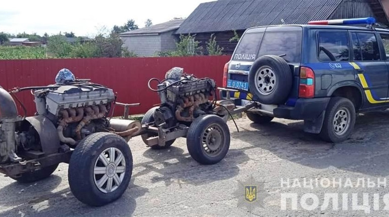 У Степангороді поліцейські вилучили 11 мотопомп, майже п’ять кілограмів бурштину, зброю та набої