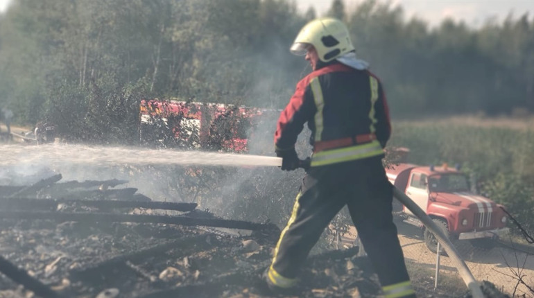 У Великих Цепцевичах горів будинок. Пожежу гасили дві пожежні команди