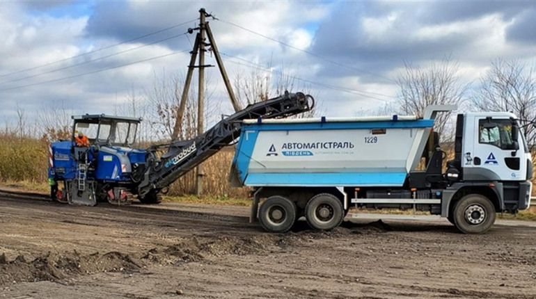Кільцеву розв’язку споруджують на перетині автомобільних доріг у північній частині міста Жовква