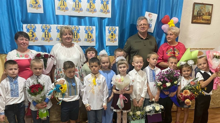 Свято Першого Дзвоника для маленьких великобурлучан відбулося в укритті