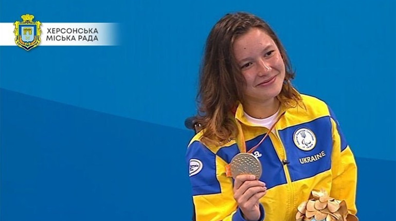 Перше «золото» для України на Паралімпійських Іграх здобула херсонська плавчиня Єлізавета Мерешко