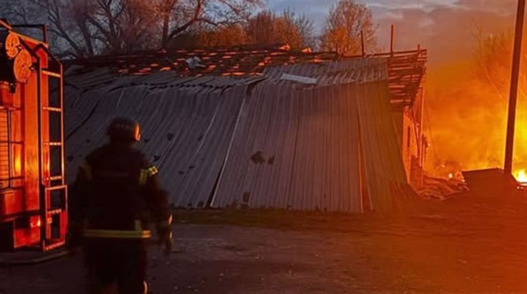 Обстріли Чернігівщини: дрони знищили агропідприємства та спричинили пожежі
