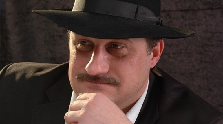 Піснею «про перший секс» вітали з Міжнародним жіночим днем у Генічеську