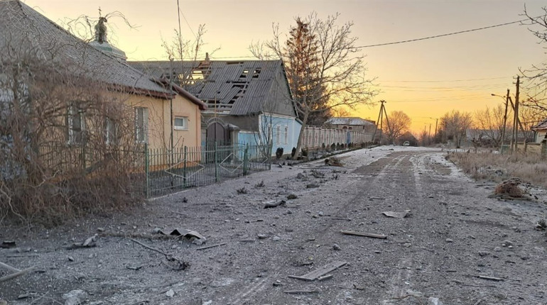 Протягом доби російські терористи випустили по Херсонщині понад 400 снарядів: 2 людини загинули