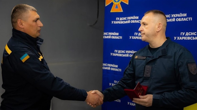 "За відвагу в службі": відзначено рятувальника з Великобурлуччини