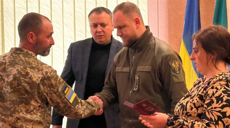 У Сарнах нагородили двох полеглих на Донеччині прикордонників
