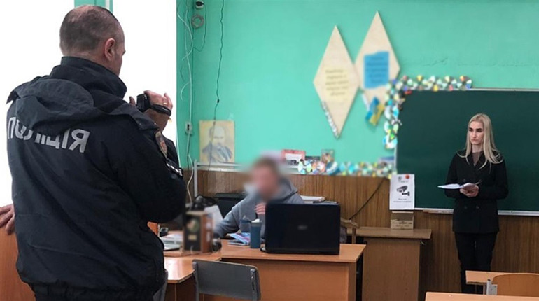 Завдав кілька ударів: на Житомирщині вчителю оголосили підозру у побитті восьмикласників