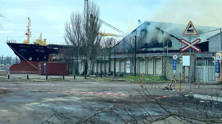 Російська армія продовжує обстрілювати Херсонщину: зруйновані будинки, пошкоджені автомобілі