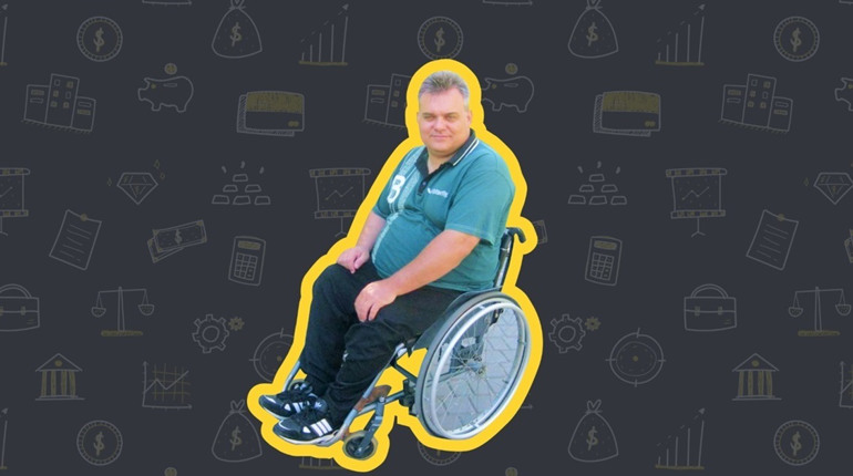 Первомайчанин продає корисні речі власного виробництва, частину коштів віддає ЗСУ