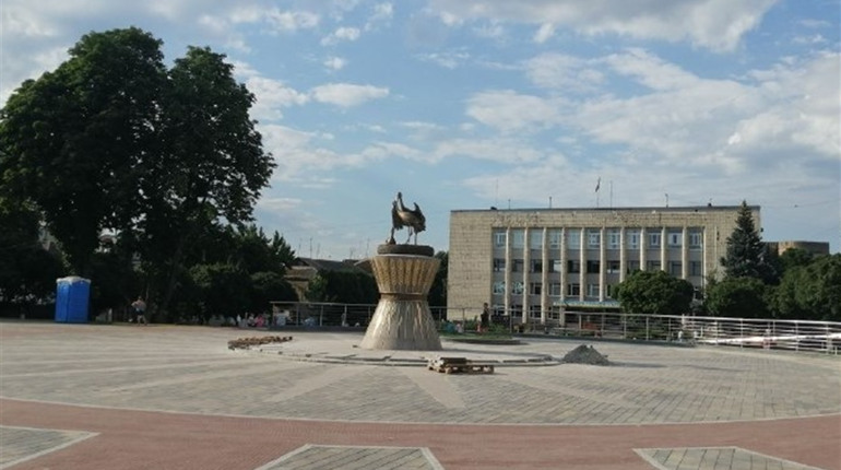 Площа Соборна у Фастові: які рослини там висадять і коли запрацює фонтан