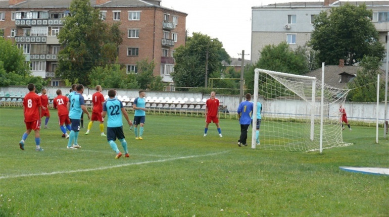 У Білопіллі грали у футбол та в шахи