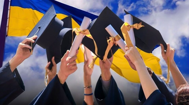 Свідоцтва з відзнакою цьогоріч отримав 21 випускник Глухівської громади: хто вони та з яких шкіл